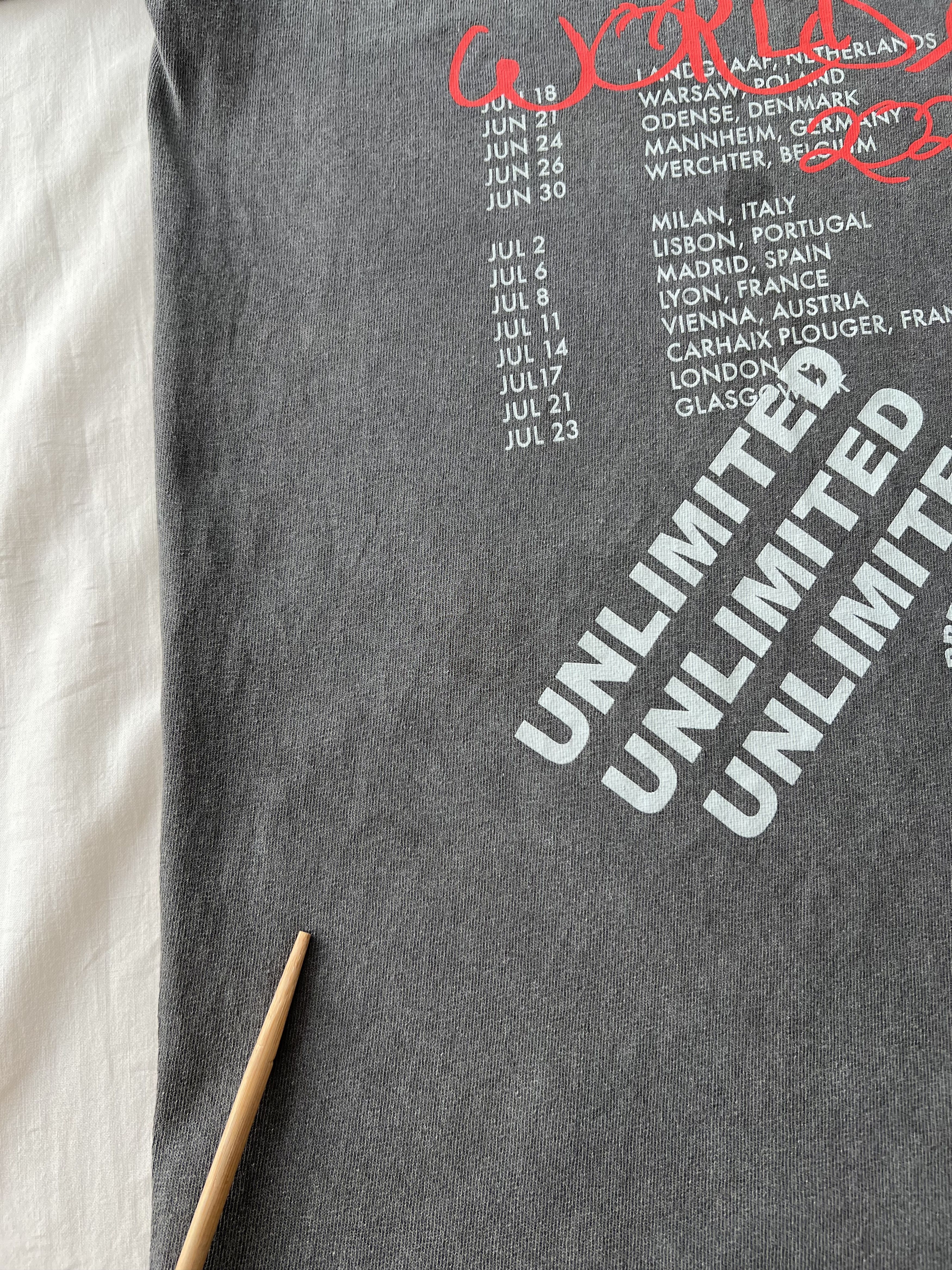 Band Tees Red Hot Chili Peppers Unlimited Love World Tour 2023 T-shirt Size US M / EU 48-50 / 2 - 22 Thumbnail