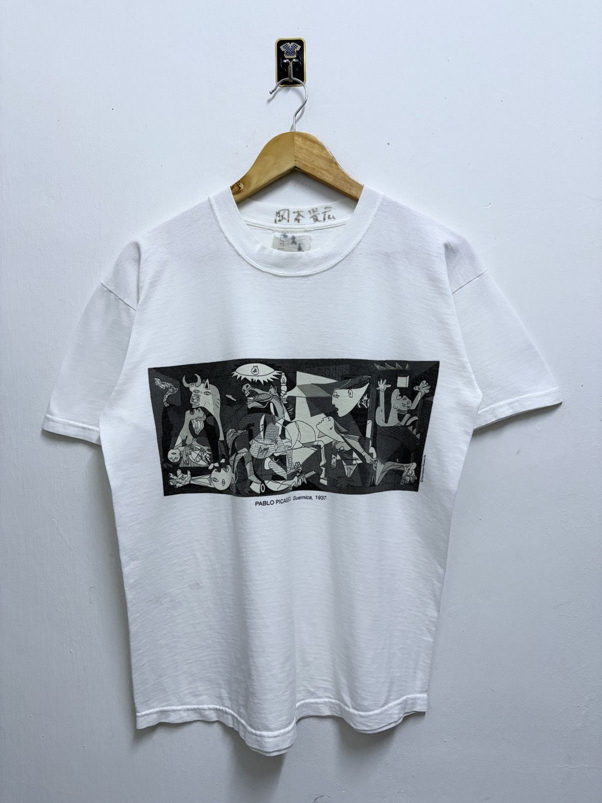 Vintage Vintage 90's Pablo Picasso - Guernica 1937 Anti War T-Shirt Size US M / EU 48-50 / 2 - 1 Thumbnail