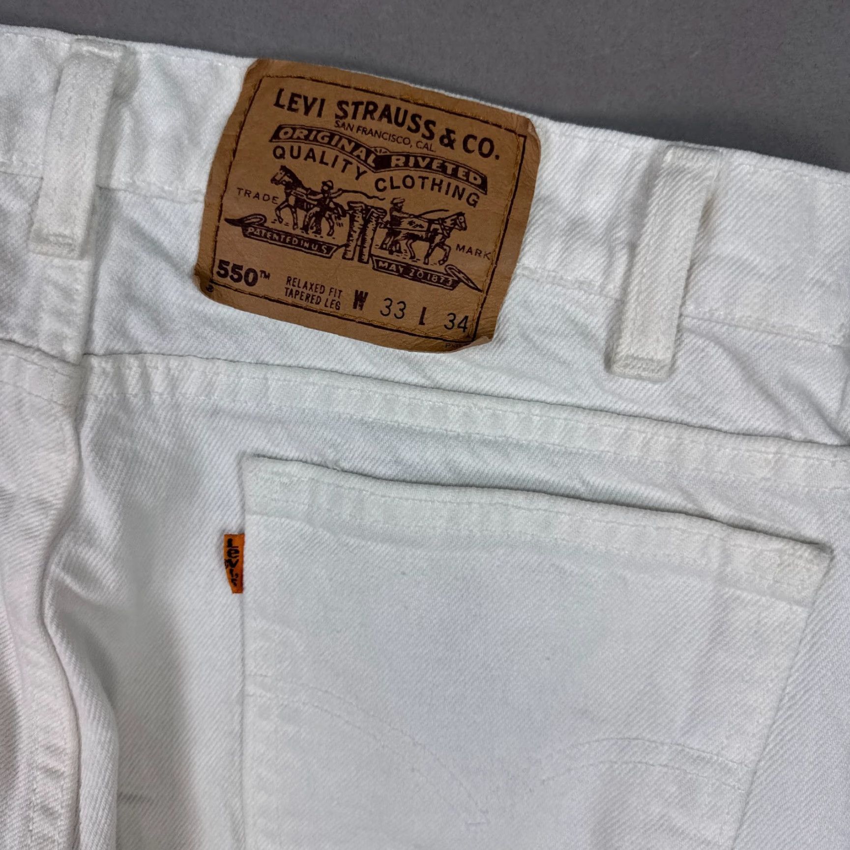 Levi's VINTAGE Levi's 550 Jeans Mens 32x35 White 90s Orange Tab Made USA Pant 550 (Tag33x34) Shirt Size US 33 - 3 Thumbnail