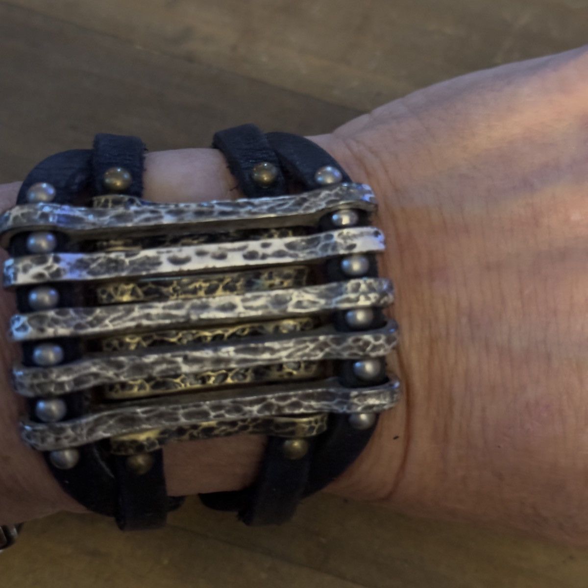 Other Leatherock hammered link wide leather bracelet Size ONE SIZE - 6 Thumbnail