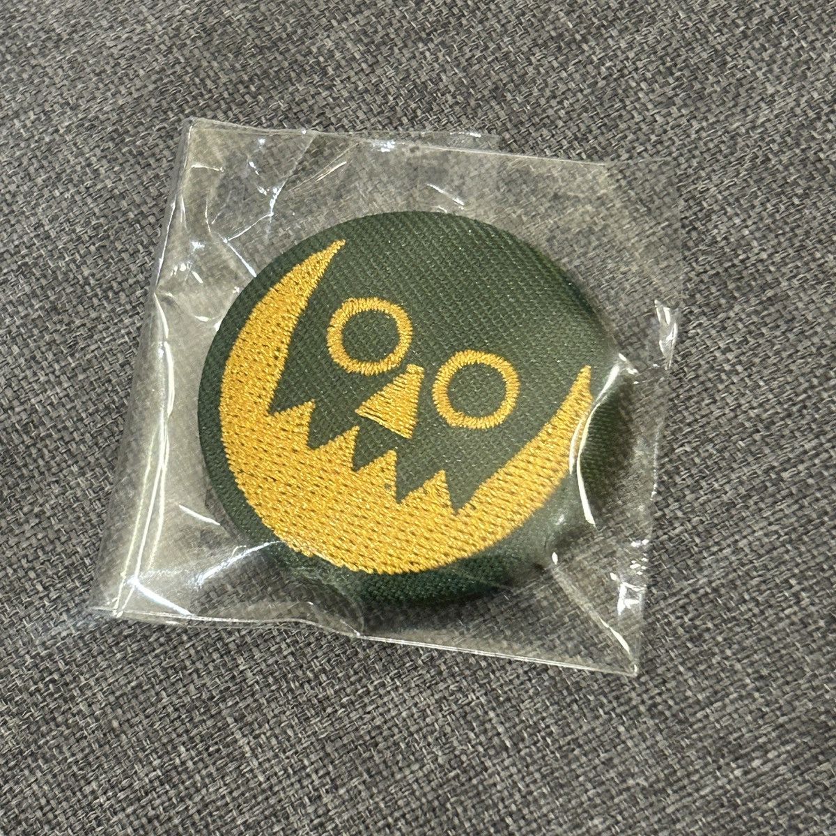 Asspizza Asspizza Green & Yellow Embroidered Mask Button Pin Size ONE SIZE - 1 Thumbnail