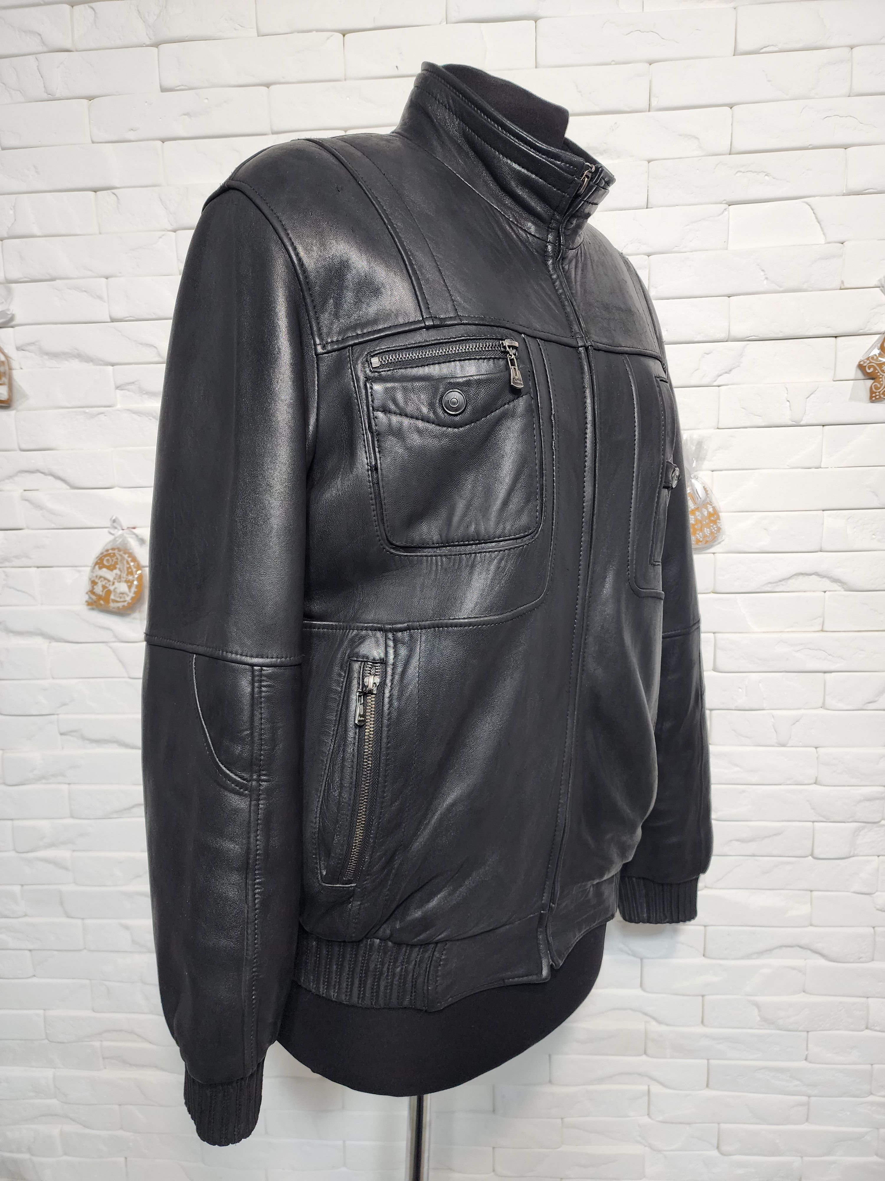 Uniqlo Men's Black Genuine Leather Jacket: Zipper Pockets. Size US L / EU 52-54 / 3 - 4 Thumbnail