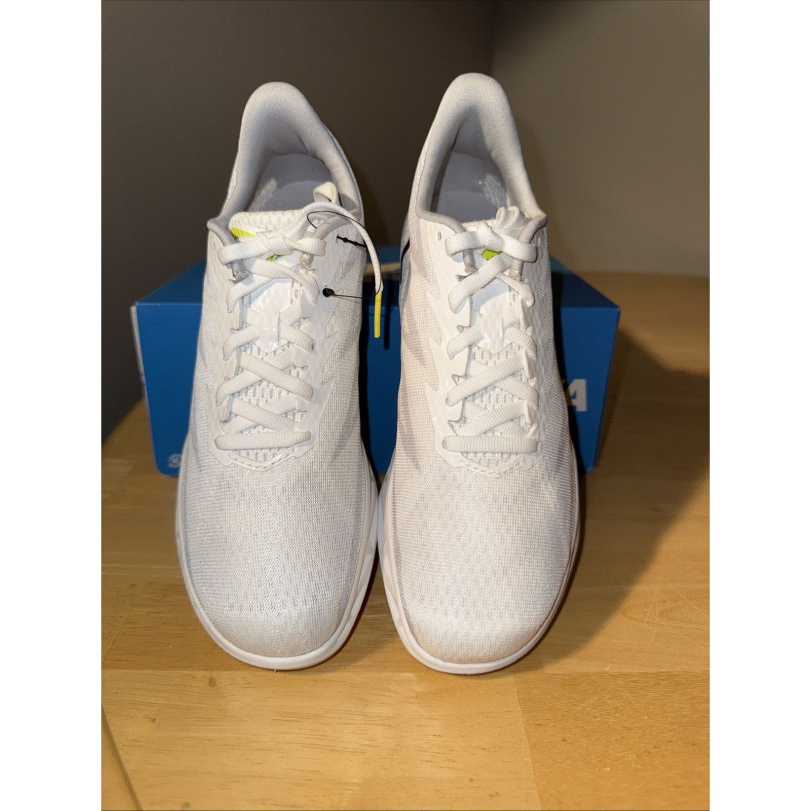 Hoka Size 6.5 - Hoka One One Crescendo MD White Size US 6.5 / EU 39-40 - 3 Thumbnail