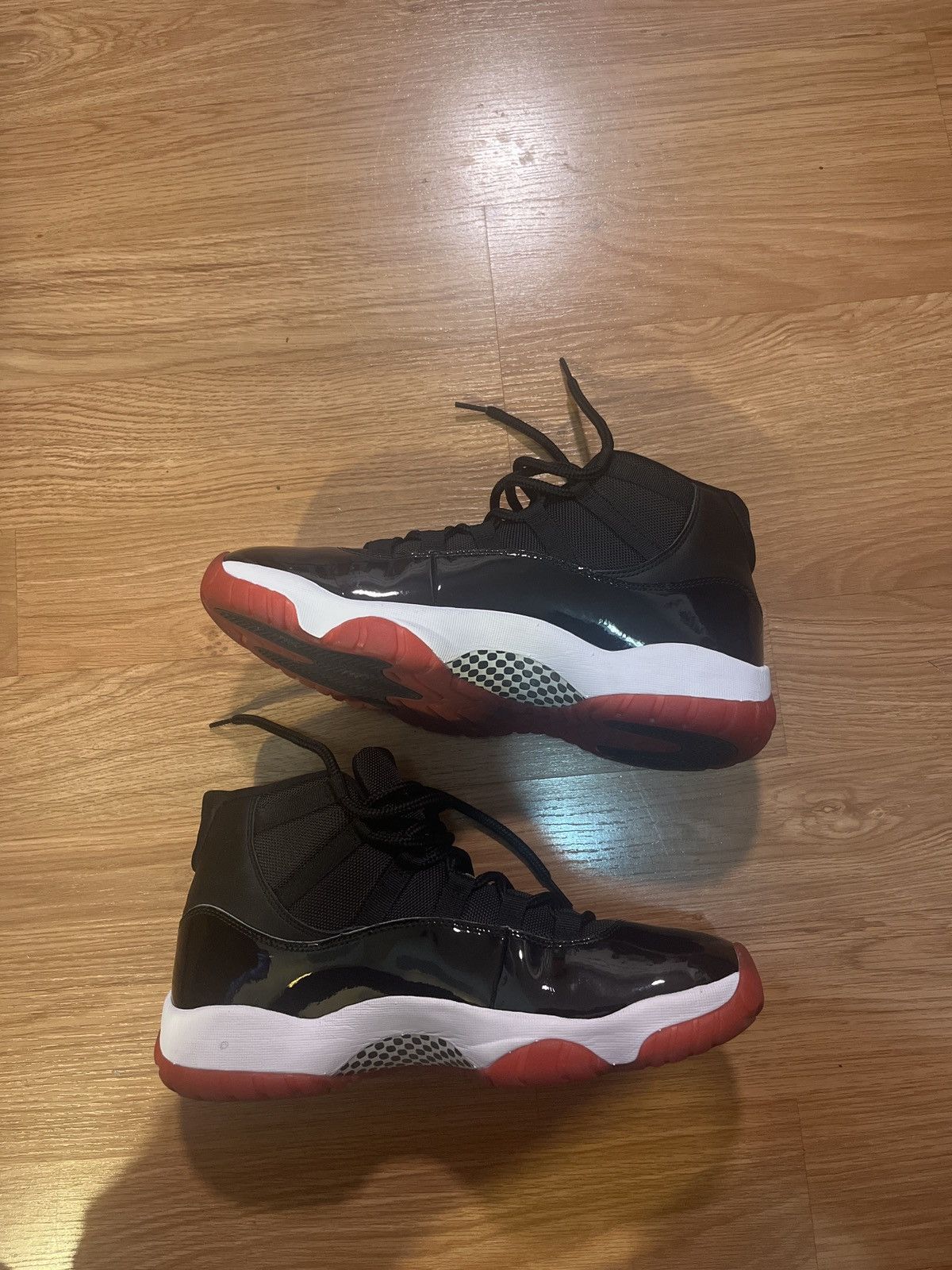 Jordan Brand Jordan 11 Bred Size US 11.5 / EU 44-45 - 2 Thumbnail