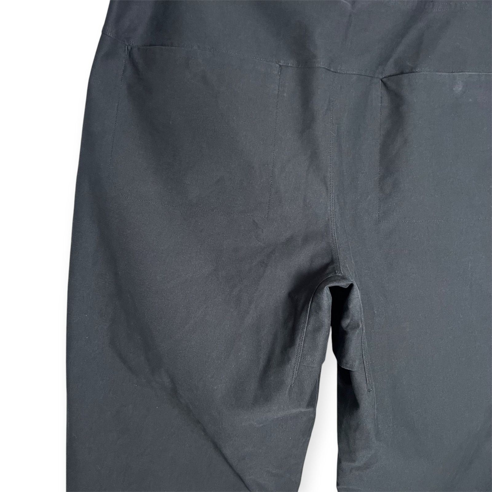 Lululemon Lululemon Utilitech Carpenter Pant Black Straight Leg Sz 38 Size US 38 / EU 54 - 8 Thumbnail