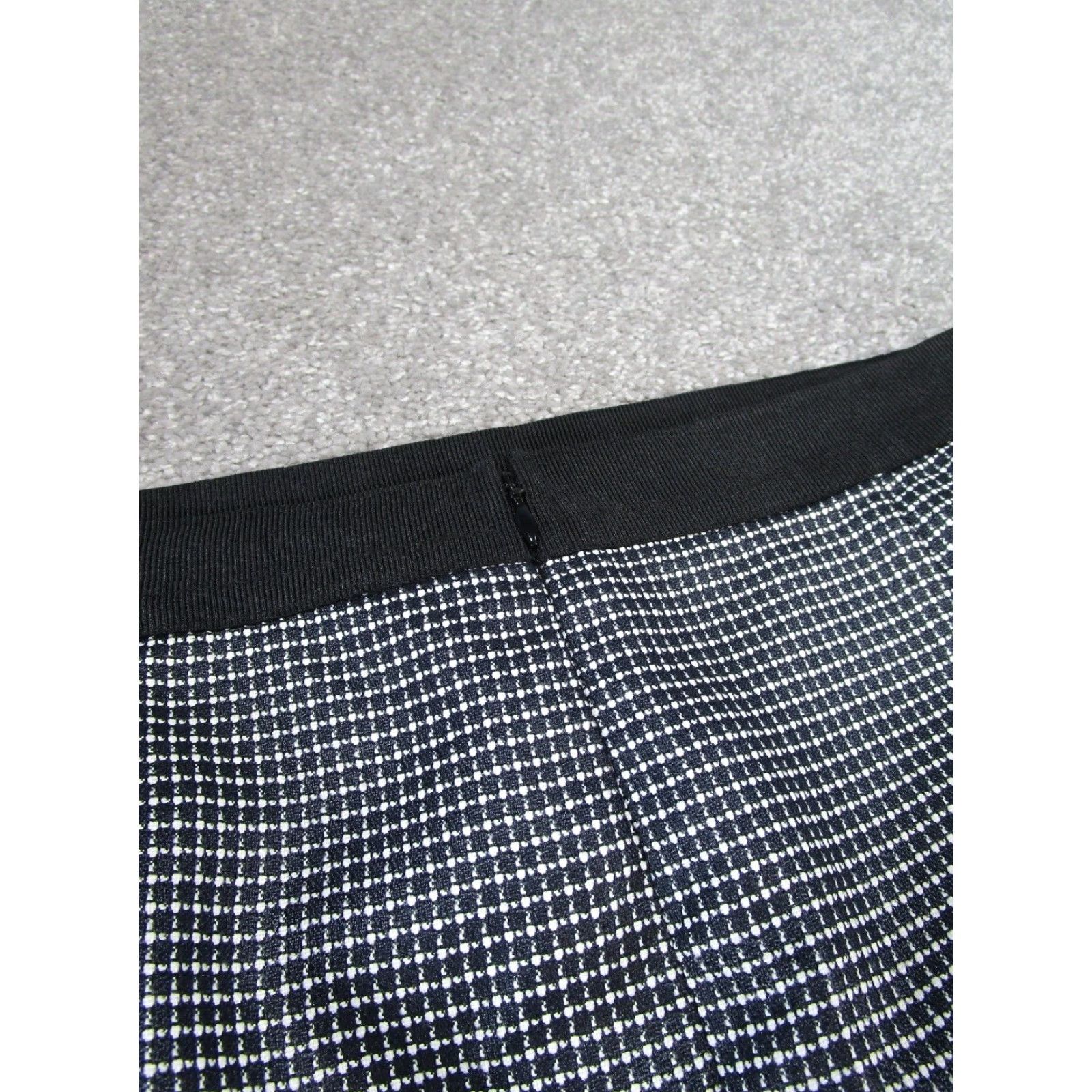 Ann Taylor VINTAGE Ann Taylor Skirt Womens 8 Petite Black/White Pencil Office Knee Length Zipper Zipper Size 30" / US 8 / IT 44 - 8 Thumbnail