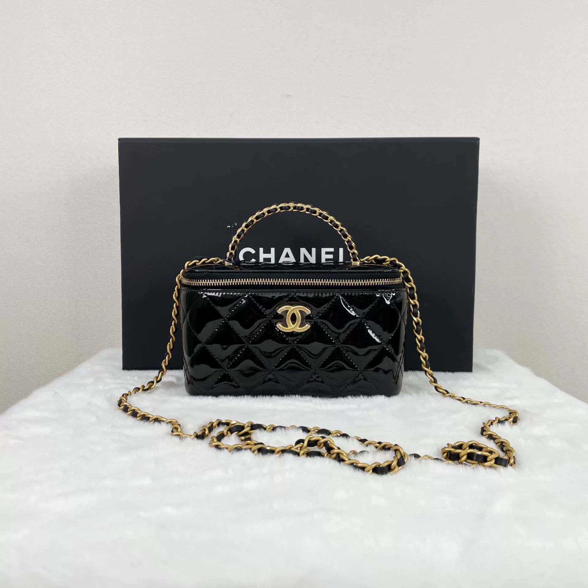 Chanel Pre-loved Bag Very good condition Size ONE SIZE - 1 Thumbnail