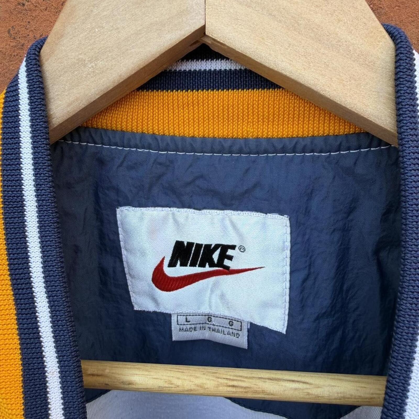 Nike Vintage Nike big swoosh pull over windbreaker 90s L Size US L / EU 52-54 / 3 - 8 Thumbnail