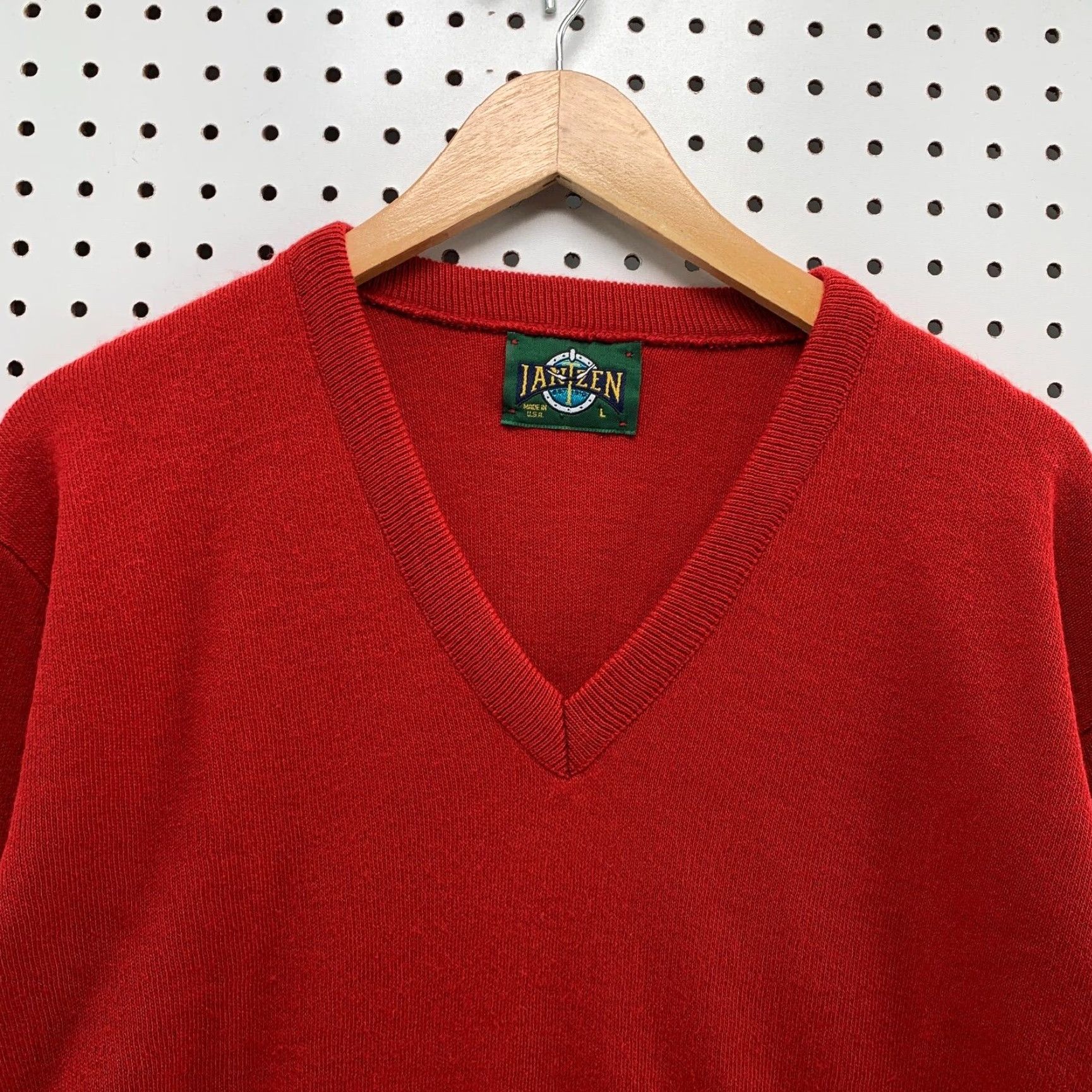 Jantzen VINTAGE Jantzen Sweater Knit V-Neck Red Mens Large 21.5x27 Acrylic USA Made Pullover Size US L / EU 52-54 / 3 - 2 Thumbnail