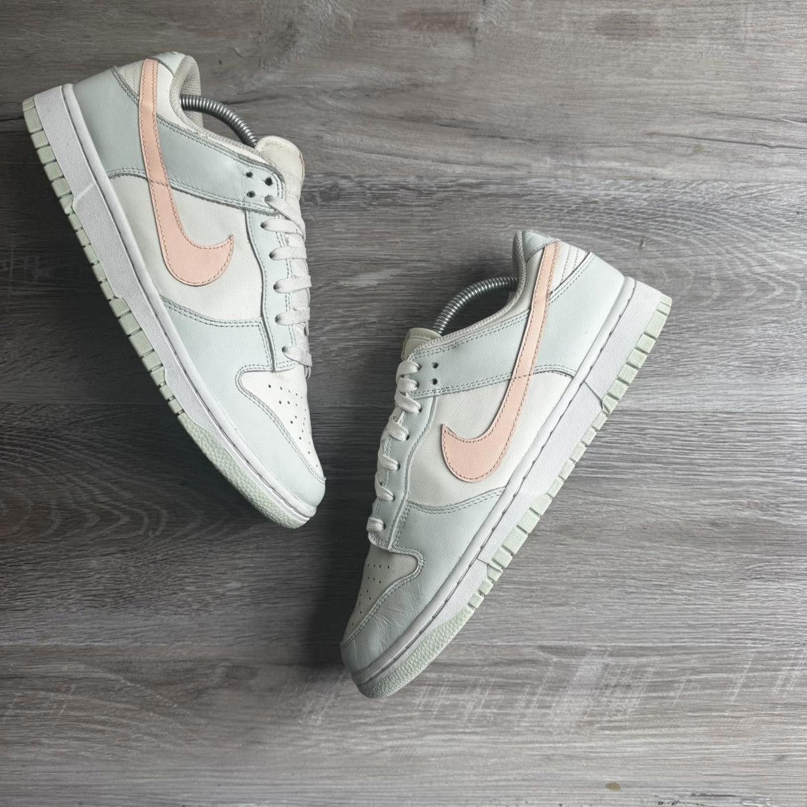 Nike NIKE • WMNS Dunk Low "Barely Green" (9M) Size US 9 / EU 42 - 9 Thumbnail