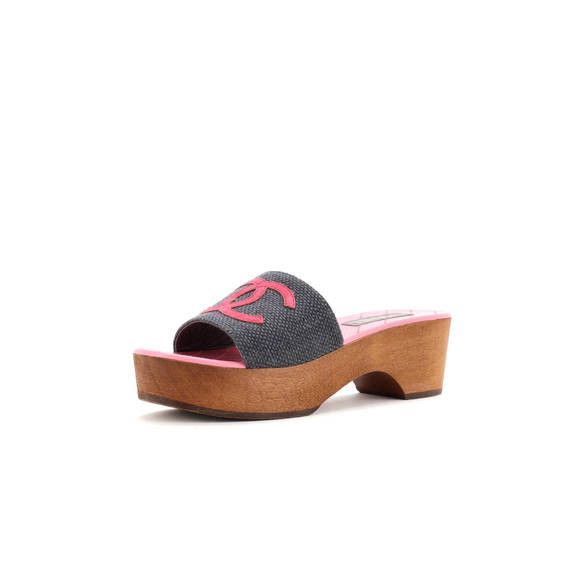 Chanel os11x0126 CC Interlocking Wooden Clogs in Black Size US 6 / IT 36 - 1 Thumbnail