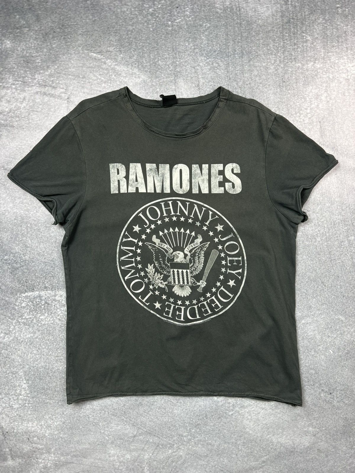 Band Tees Ramones merchandise T-shirt Size US L / EU 52-54 / 3 - 1 Thumbnail