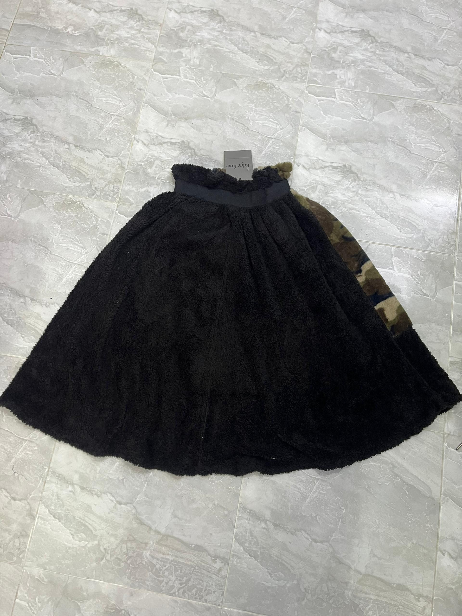 Japanese Brand Edge Line Reversible Camo Black Fleece Skirt Wrap Size 28" / US 6 / IT 42 - 9 Thumbnail
