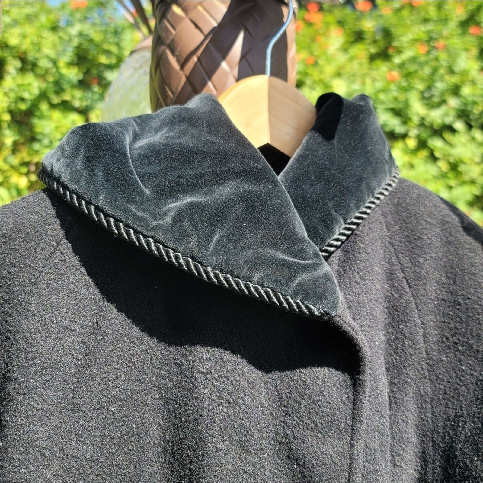 Albert Nipon Vtg Albert Nipon Wool Hooded Trench Coat Velvet Collar Cuffs Size M / US 6-8 / IT 42-44 - 4 Thumbnail