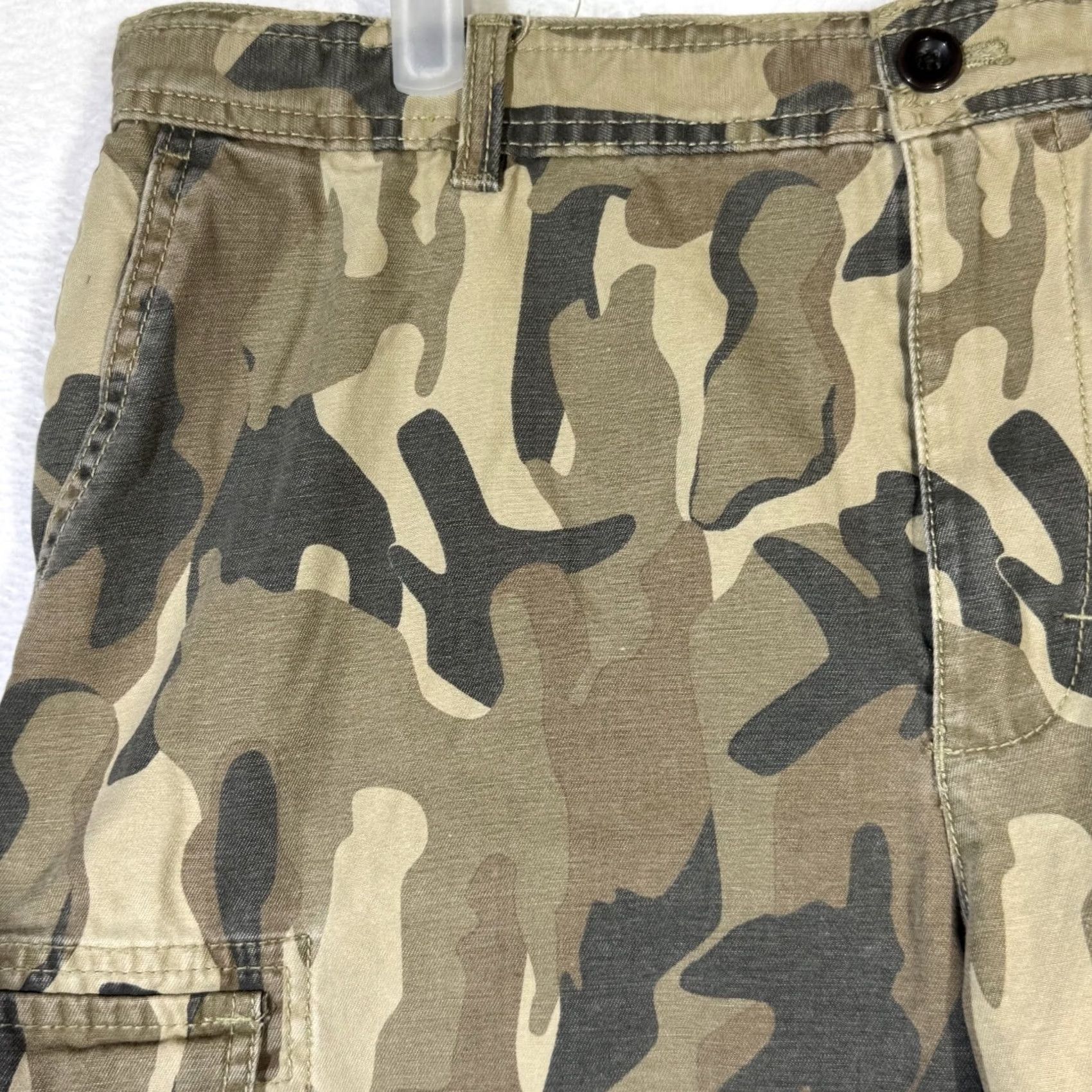 Izod Izod Cargo Shorts Men 38 Green Camouflage Cotton Classic Fit High-Rise Casual Pockets Summer Mens Size US 38 / EU 54 - 3 Thumbnail
