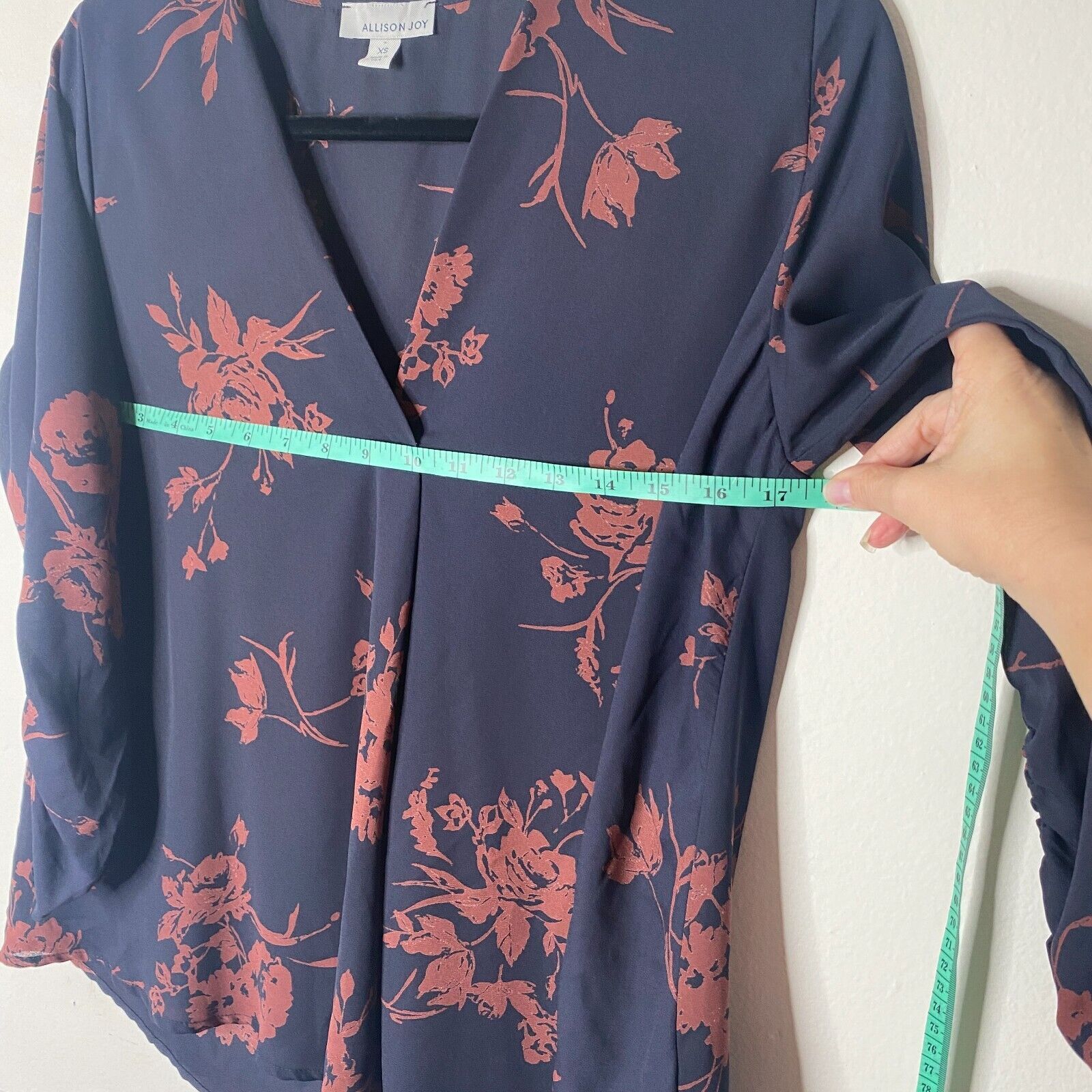 Other Evereve Allison Joy Alexa Crossover Top Floral VNeck XS Size XS / US 0-2 / IT 36-38 - 11 Thumbnail