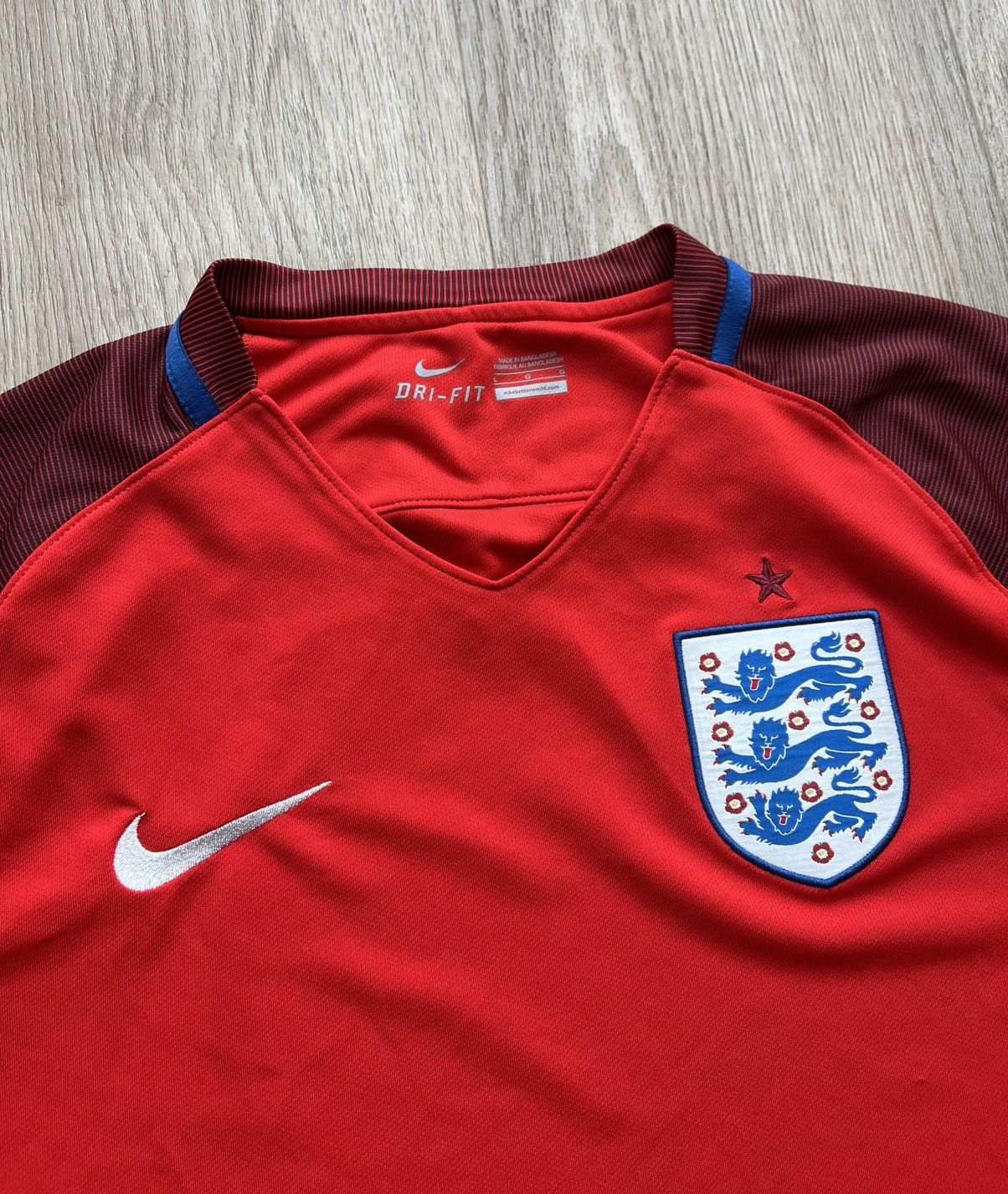 Nike Nike 2016 England Red Soccer T-Shirt Football Jersey Size US L / EU 52-54 / 3 - 5 Thumbnail