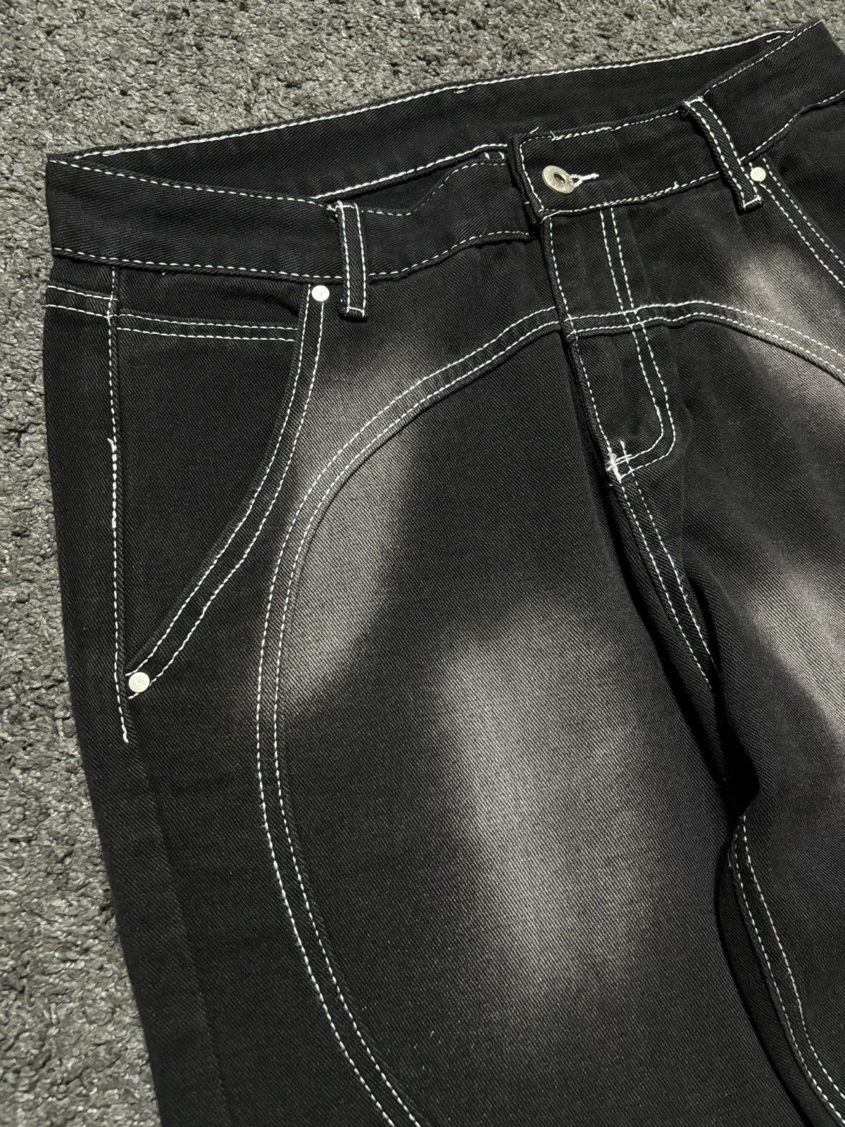 Jean × Vintage Vintage very rare abstract art black white baggy jeans denim Size US 33 - 17 Thumbnail