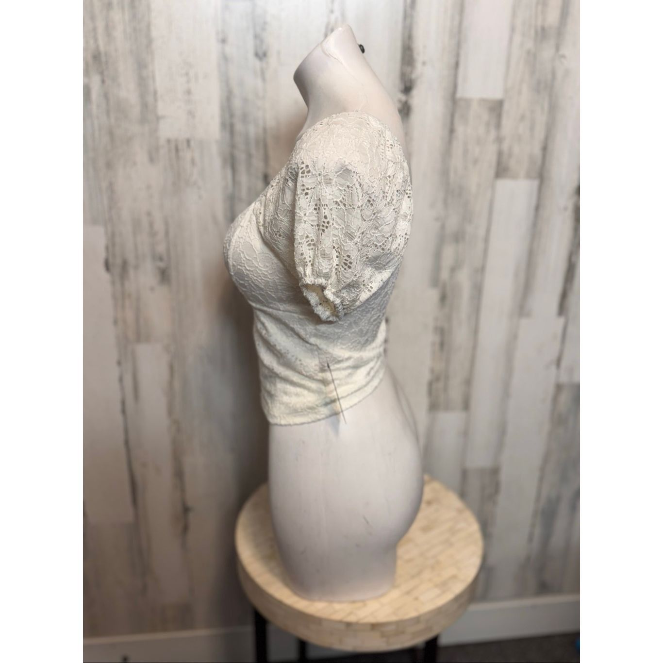 Other No Boundaries White Lace Puff Sleeve Top | Keyhole Front Stretchy Fitted Blouse Size Small Size S / US 4 / IT 40 - 3 Thumbnail