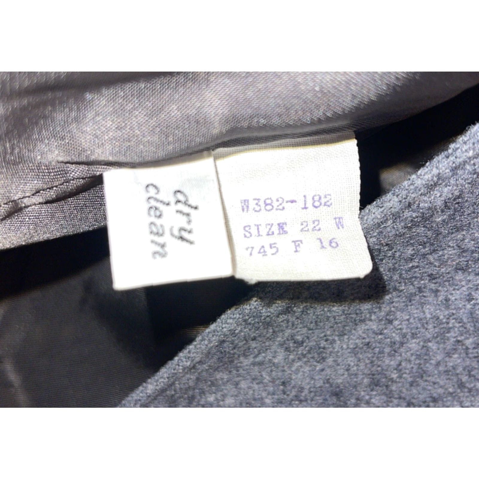 Pendleton VINTAGE Pendleton Blazer Women’s Gray 22W 100% Wool Notch One-Button Single-Breasted Short Sleeve Size 3XL / US 20-22 - 6 Thumbnail