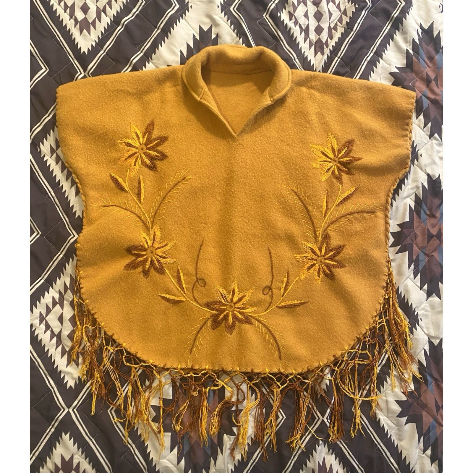 Vintage VINTAGE 60s Fringe Embroidered Wool Poncho Cape Yellow Women's OSFM Boho Flowers 1960s Clothing Womens Size ONE SIZE - 4 Thumbnail