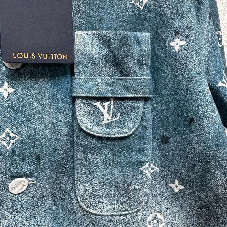 Louis Vuitton Louis Vuitton Blue starry sky gradient full print denim ja Size US L / EU 52-54 / 3 - 6 Thumbnail