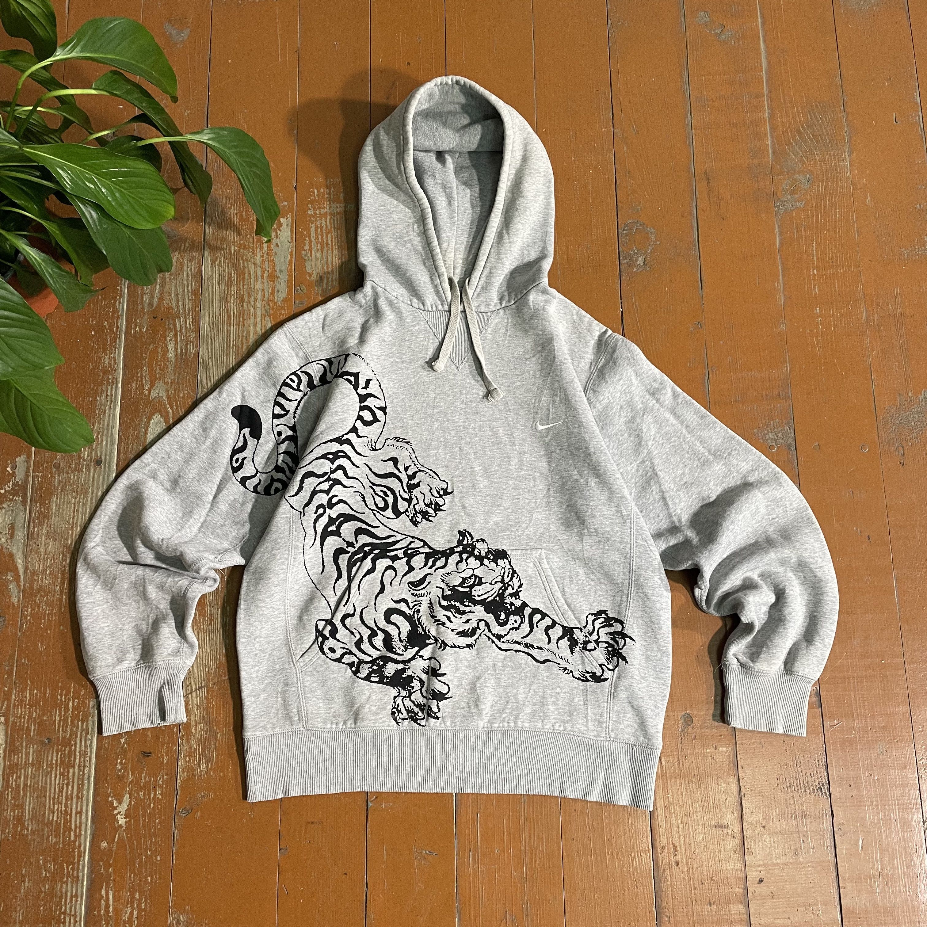 Nike Vintage Custom Nike gray Hoodie Tiger art grunge opium y2k Size US M / EU 48-50 / 2 - 1 Thumbnail