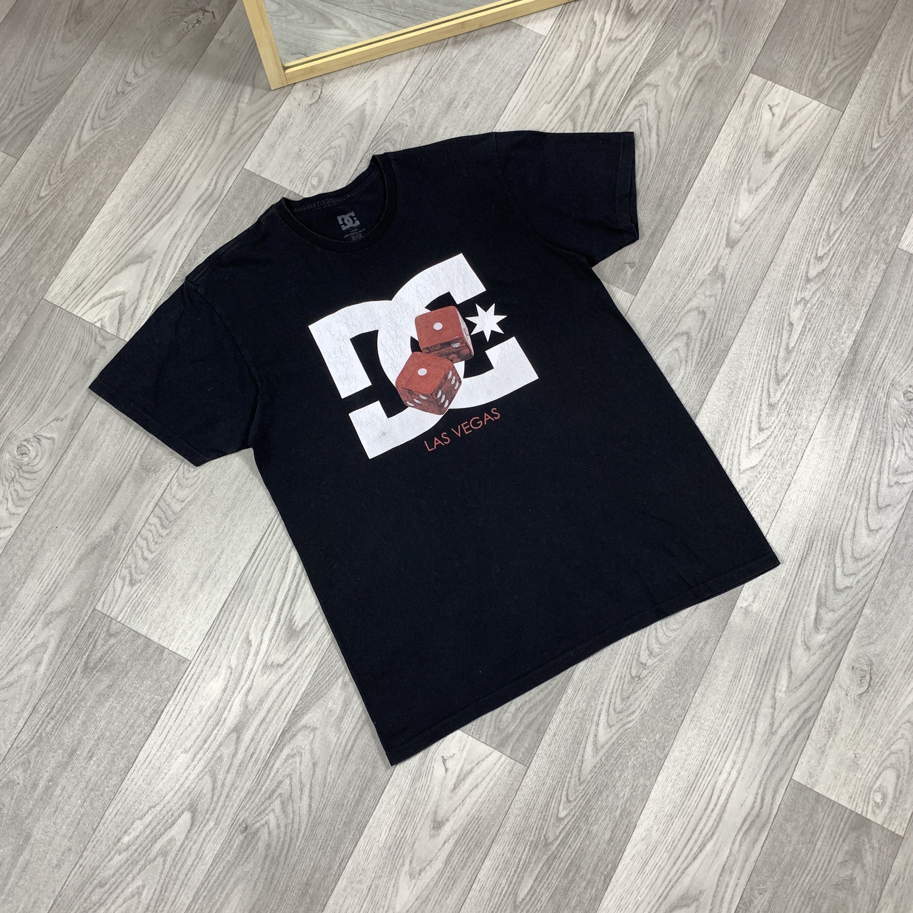 DC Vintage DC Shoes Co. 90s Graphic Dice Logo Black Tee Shirt L Size US L / EU 52-54 / 3 - 2 Thumbnail