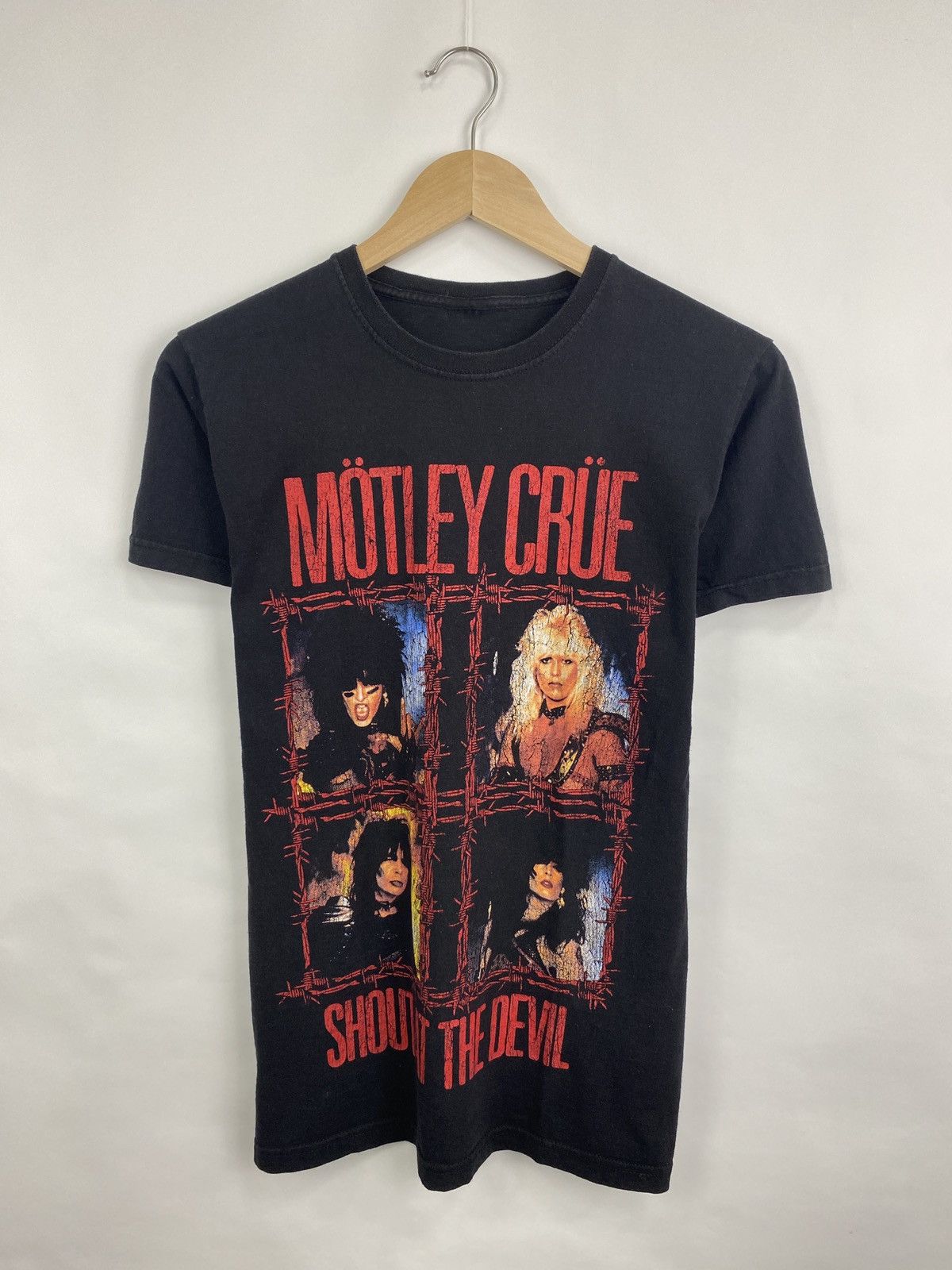 Band Tees 🇺🇸 Vintage Y2K Motley Crue Band Rock T-shirt Rare Retro Size US S / EU 44-46 / 1 - 3 Thumbnail