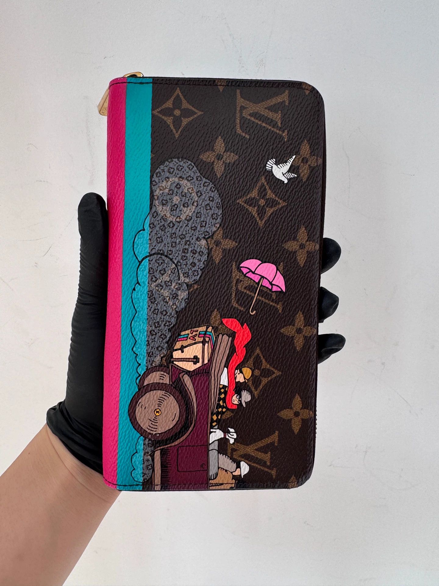 Louis Vuitton LV Women's 98NEW Tintin Graffiti LE Long Wallet Size ONE SIZE - 5 Thumbnail