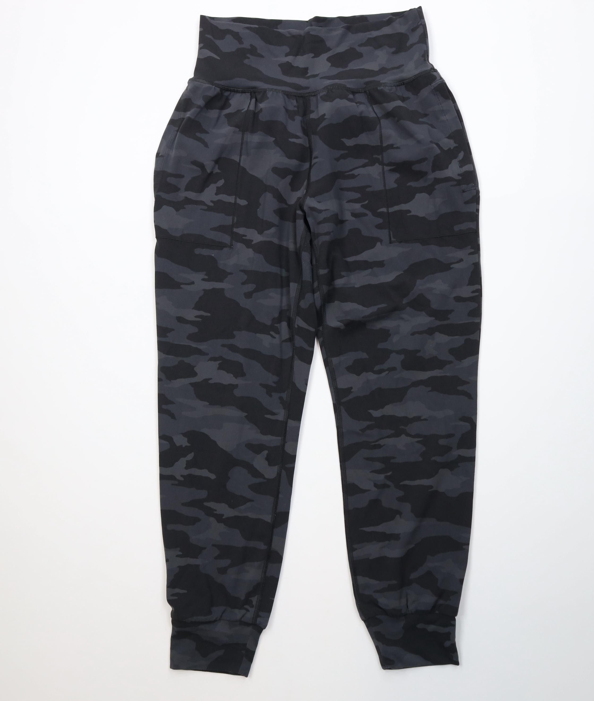 Athleta Athleta Salutation Camo Camouflage Cuffed Joggers Pants Size 26" / US 2 / IT 38 - 1 Thumbnail