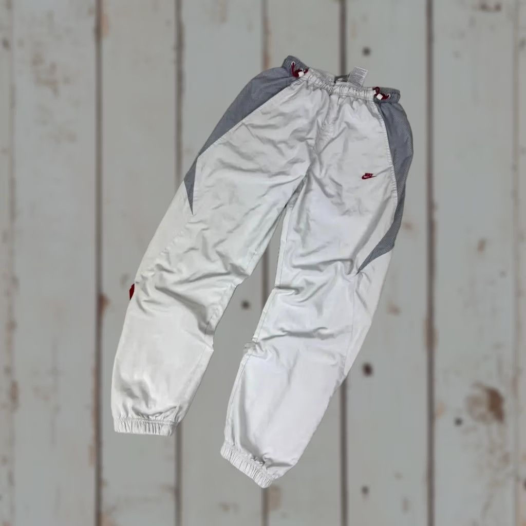 Nike VINTAGE Nike Nylon Track Pants Mens Size S White Nike Pants Track Pants 00s Swoosh Vintage Men White Size US 29 - 1 Thumbnail