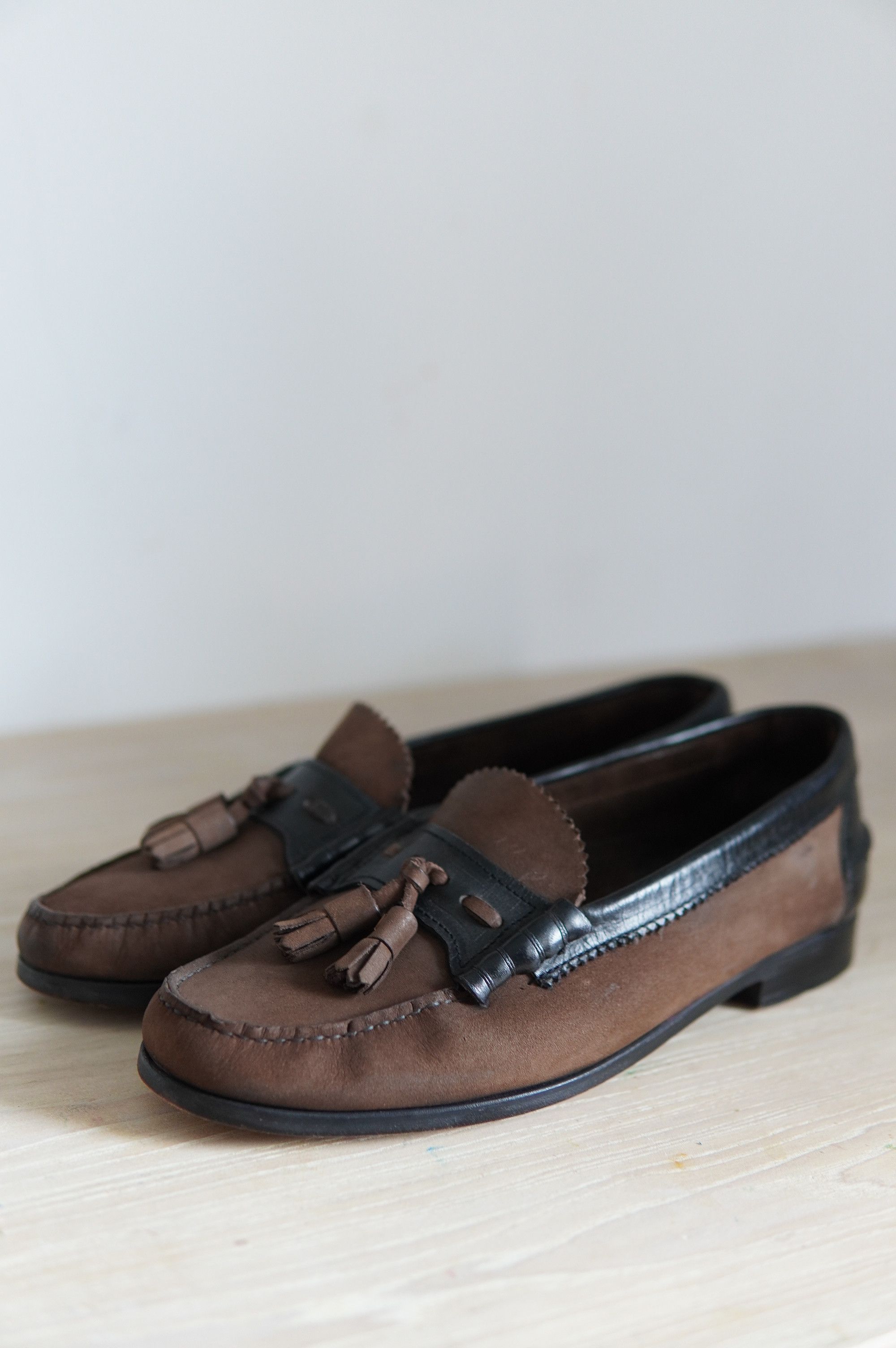 Russell & Bromley Russell & Bromley Tassel Suede Brown Loafers Size US 10 / EU 43 - 2 Thumbnail