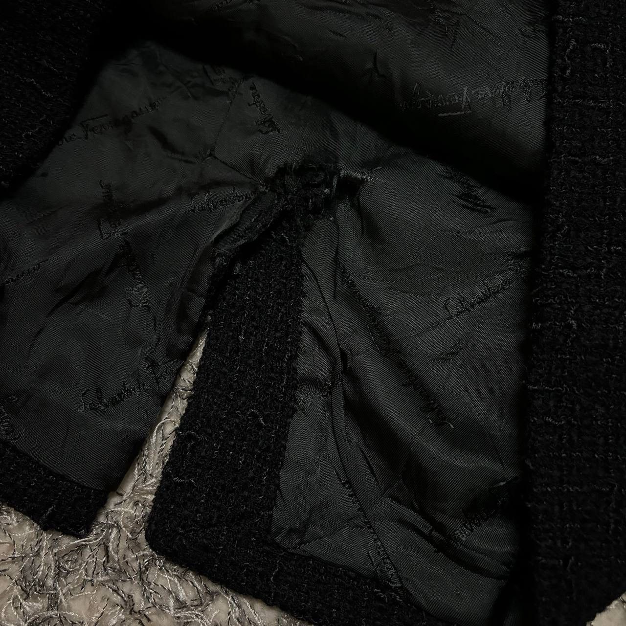 Salvatore Ferragamo Vtg Salvatore Ferragamo 90s Wool Pencil Skirt Italy 42 / US8 Size 28" / US 6 / IT 42 - 7 Thumbnail