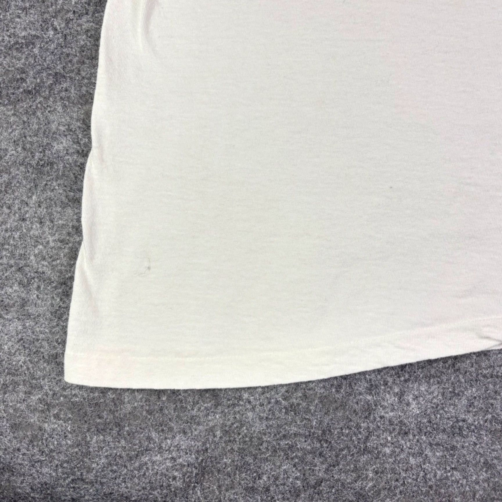 Vintage Vintage Newport Blue Regatta T-Shirt 90s Mens XL Cream Sailboat Graphic User: Vintage Newport Blue Regatta T-Shirt 90s Mens XL Cream Sailboat Graphic Size US XL / EU 56 / 4 - 5 Thumbnail