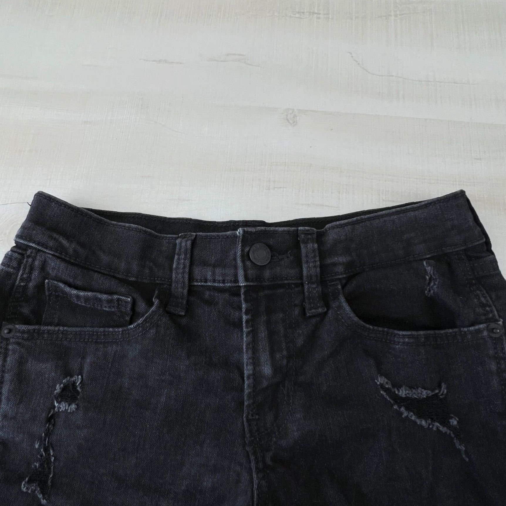 Old Navy Old Navy Womens Boyfriend Jean Shorts 0 Black Distressed Denim Stretch Size 25" / US 0 / IT 36 - 2 Thumbnail