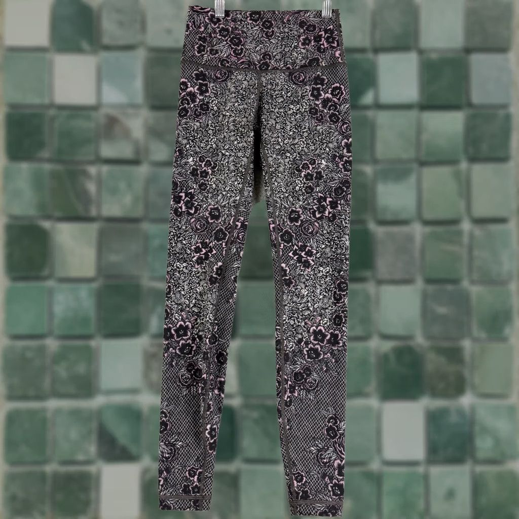 Lululemon Lululemon Wunder Under Leggings Women 4 Gray Purple Floral Lace High Rise Yoga Skinny Ankle Pattern Floral Athleisure 4 Women Size 40" / US 18 - 1 Thumbnail
