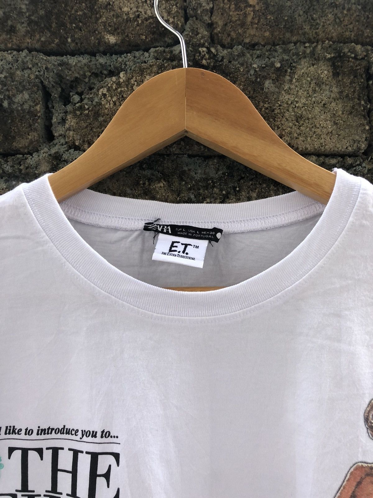 Japanese Brand Zara X E.T The Film Tshirt Size US L / EU 52-54 / 3 - 6 Thumbnail