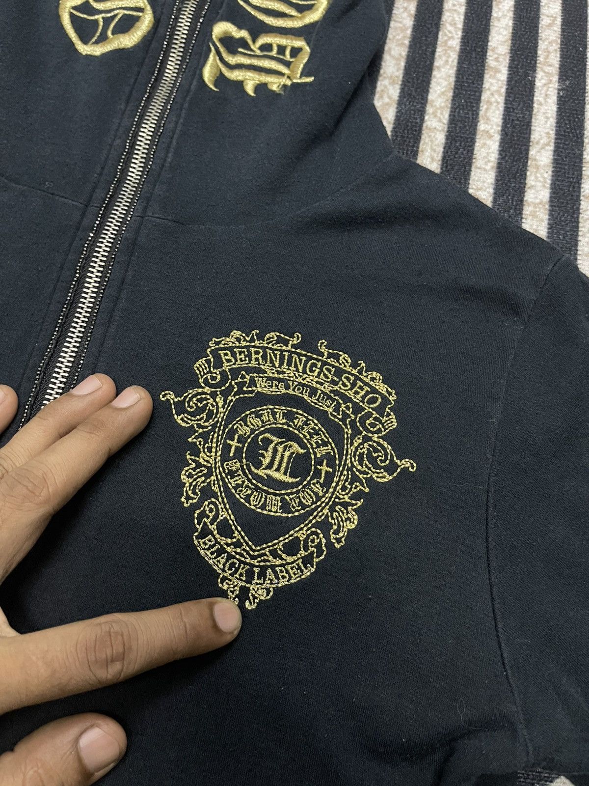 If Six Was Nine 2000s IFSIXWASNINE STYLE BEANINGS SHOO GOLD PRINT HOODIE Size US XS / EU 42 / 0 - 6 Thumbnail