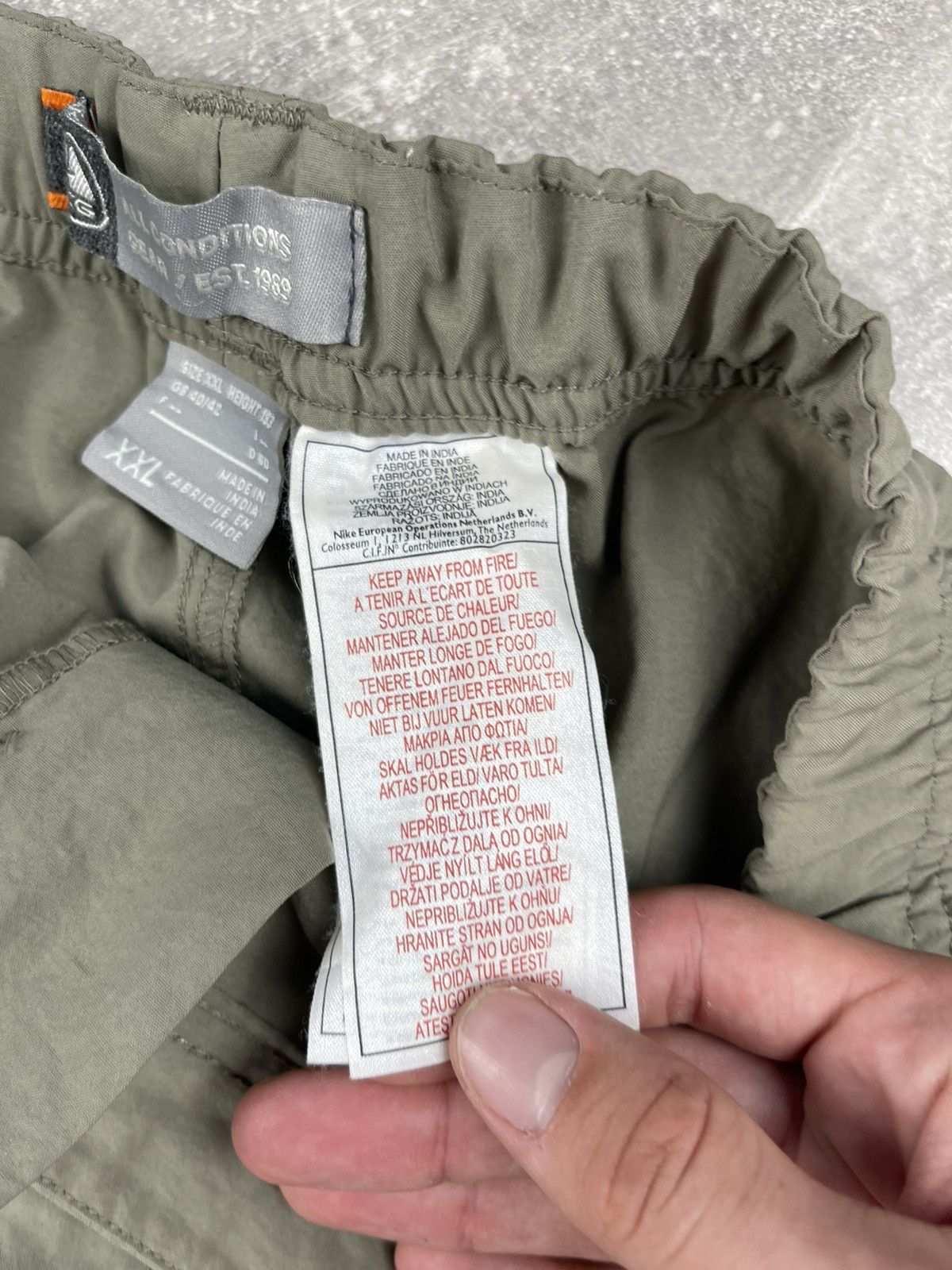 Nike ACG Nike ACG Outdoor Khaki Polyester Cargo Shorts Gorpcore Size US 38 / EU 54 - 11 Thumbnail