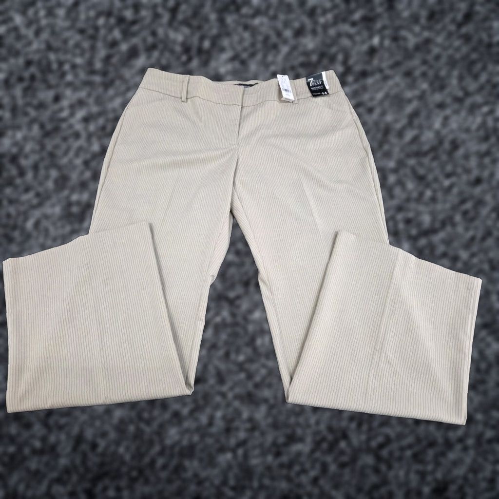 Avenue NWT 7th Avenue Design New York & Co. Womens Beige Dress Pants 14P Petite Flare Knit Polyester Spandex Rayon Bootcut Pockets Buttons Zipper Size 36" / US 14 / IT 50 - 1 Thumbnail