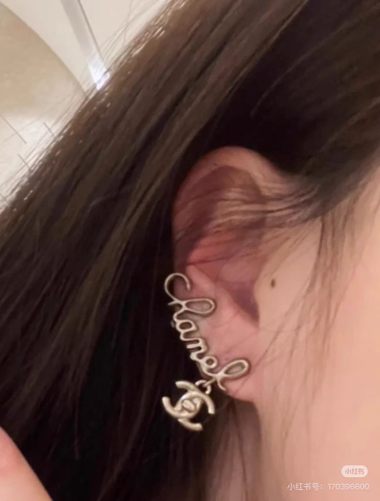 Chanel Chanel 21P Light Gold Coco Logo Ear Clips Mint Size ONE SIZE - 7 Thumbnail