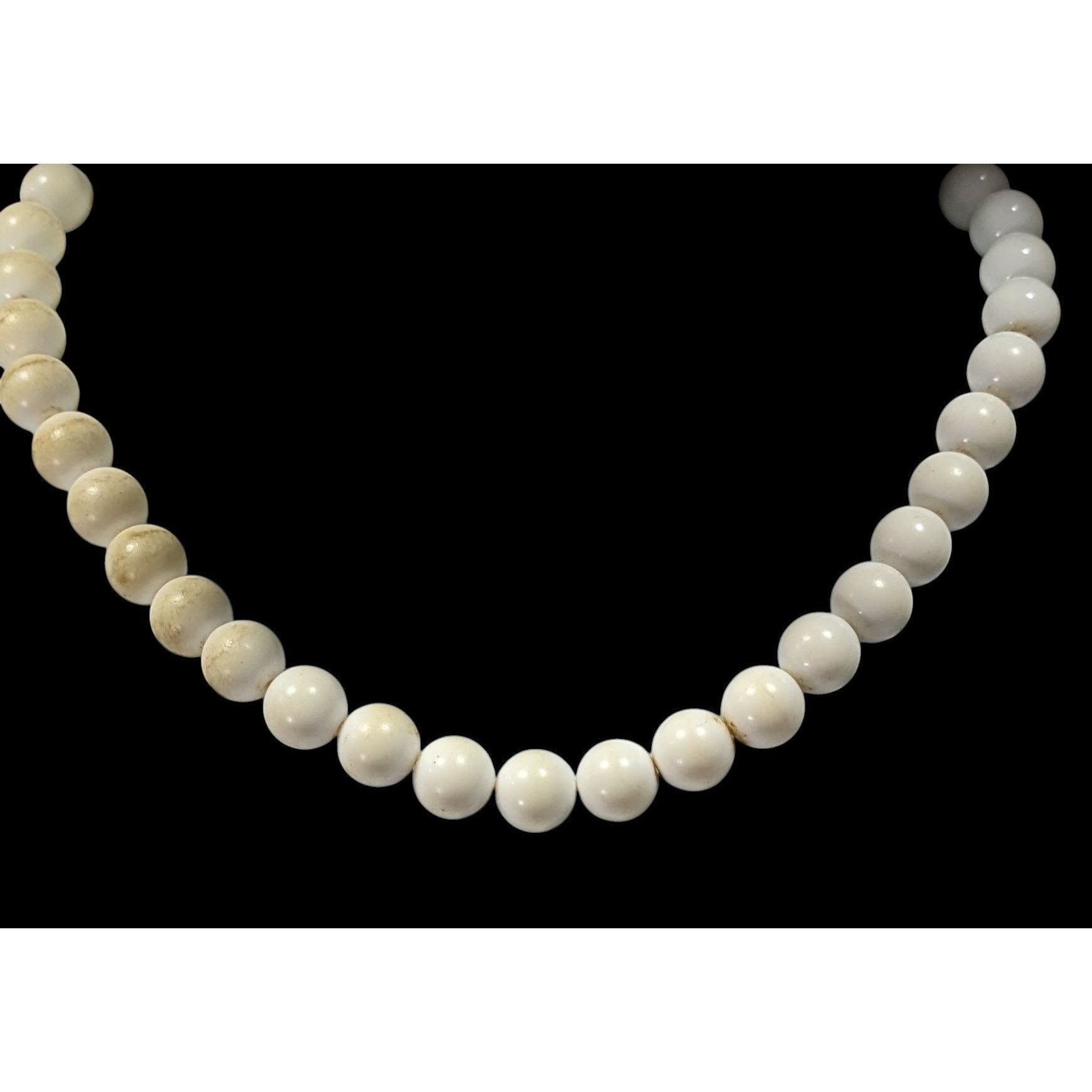 Other Vintage Classic White Beaded Necklace With Hook Clasp Size ONE SIZE - 5 Thumbnail