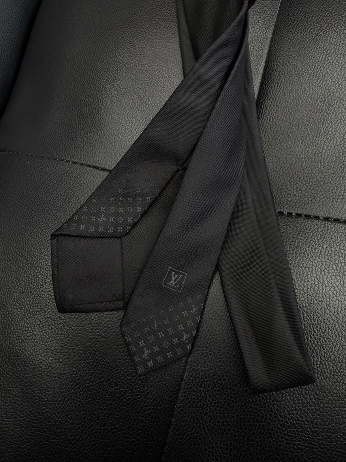 Louis Vuitton Louis Vuitton Tie Silk 100 % Authentic Monogram Tie , Black Size ONE SIZE - 5 Thumbnail