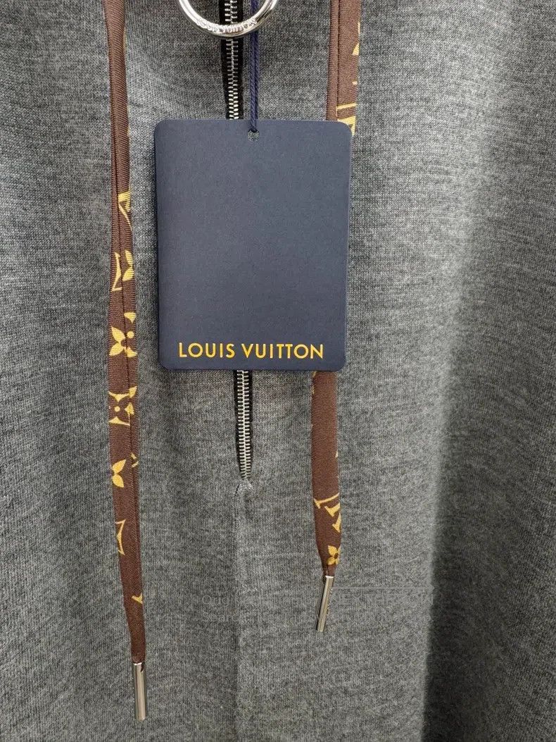 Louis Vuitton Louis Vuitton Cashmere-blend Cape Size US M / EU 48-50 / 2 - 3 Thumbnail