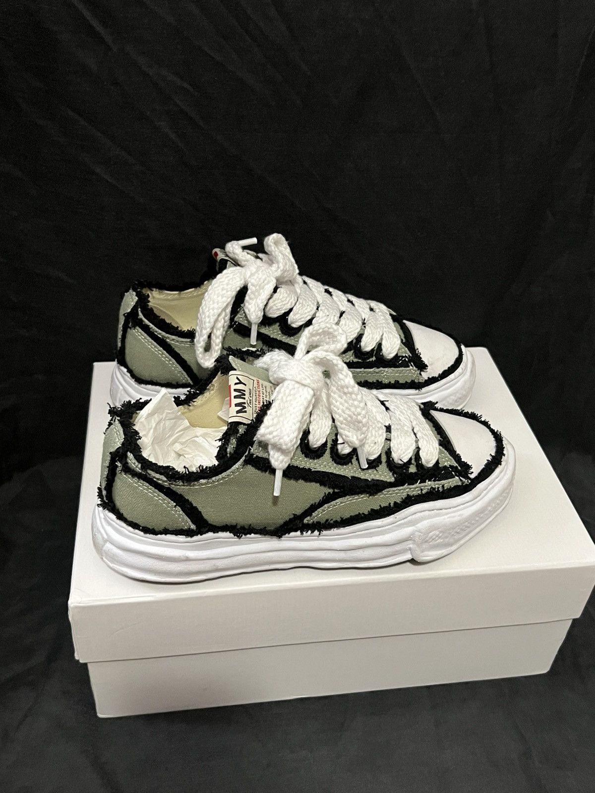 Maison MIHARA YASUHIRO Maison Mihara Yasuhiro Peterson Low Top Sneakers Size US 8 / EU 41 - 2 Thumbnail