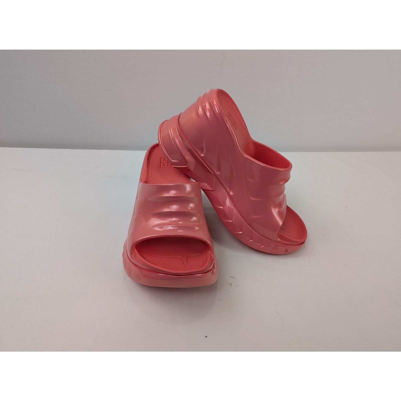 Givenchy o1rshd1 Marshmallow Sandals in Coral Size US 7 / IT 37 - 18 Thumbnail