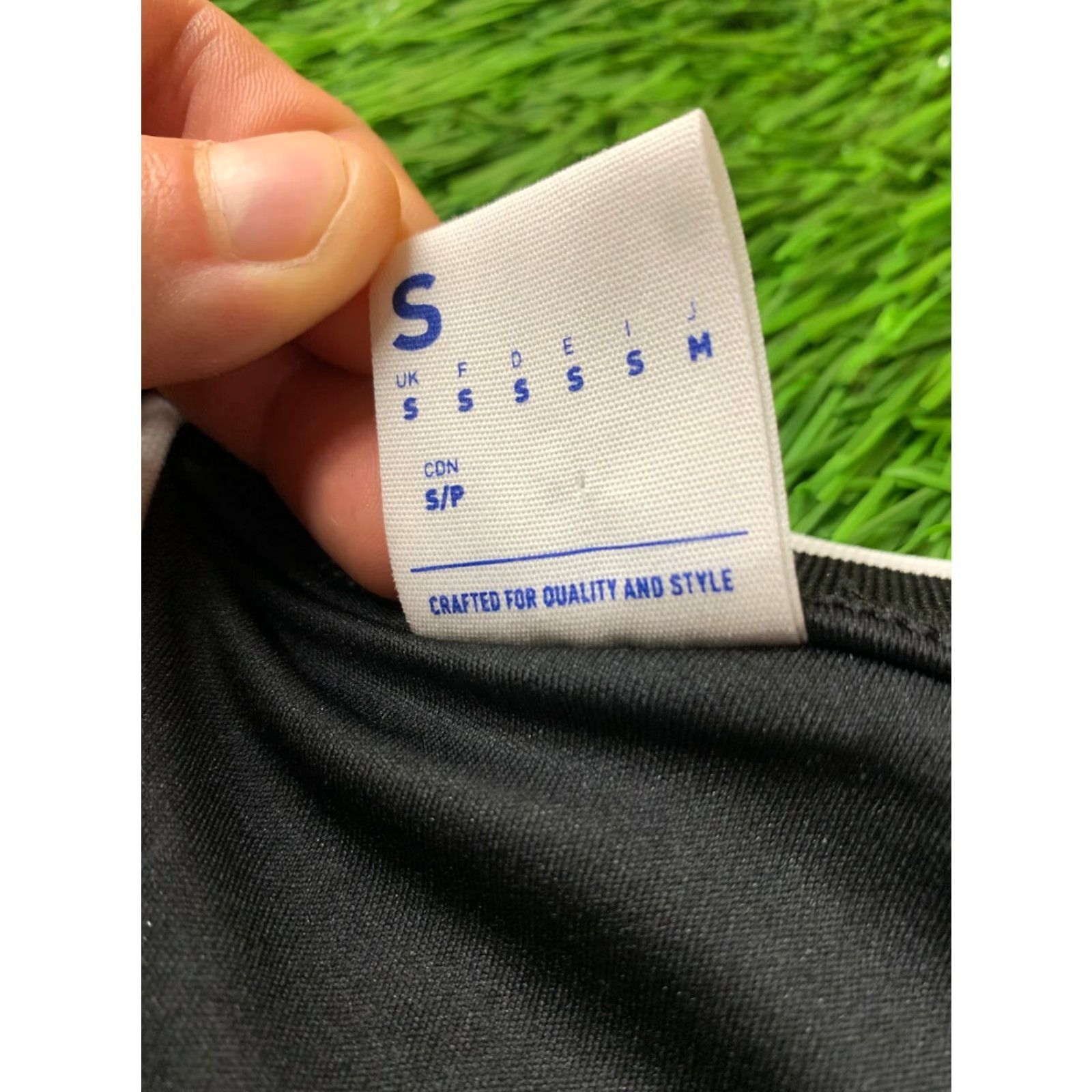 Reebok Reebok Classic Mens Long Sleeve Shirt Monogram Tee Jersey Size S Black and White 100% Polyester, Vintage? No, T-Shirt, Mens, Size S Size US S / EU 44-46 / 1 - 6 Thumbnail