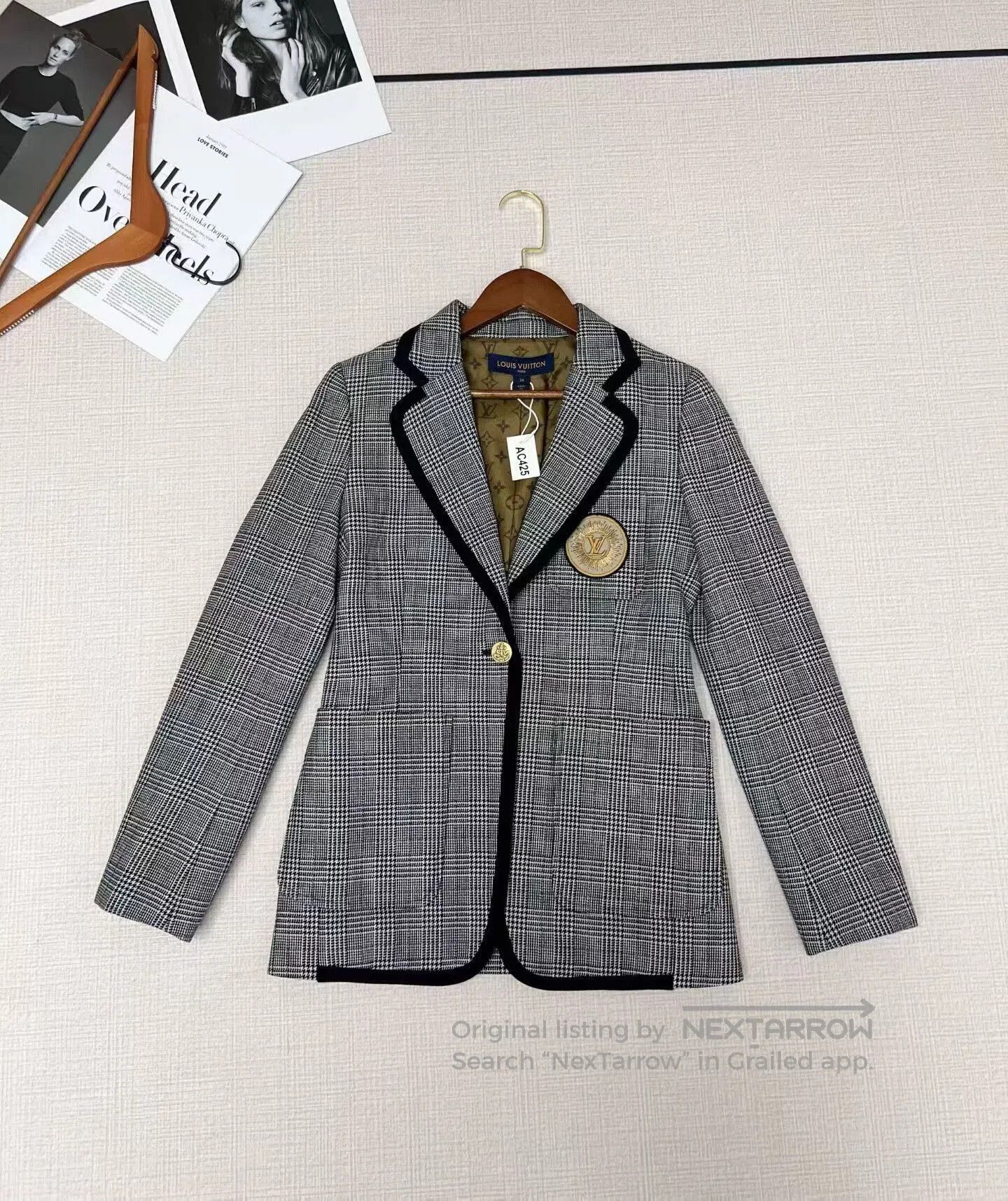 Louis Vuitton Louis Vuitton Plaid Embroidered Casual Blazer. Size XXS / US 00 / IT 34 - 1 Thumbnail