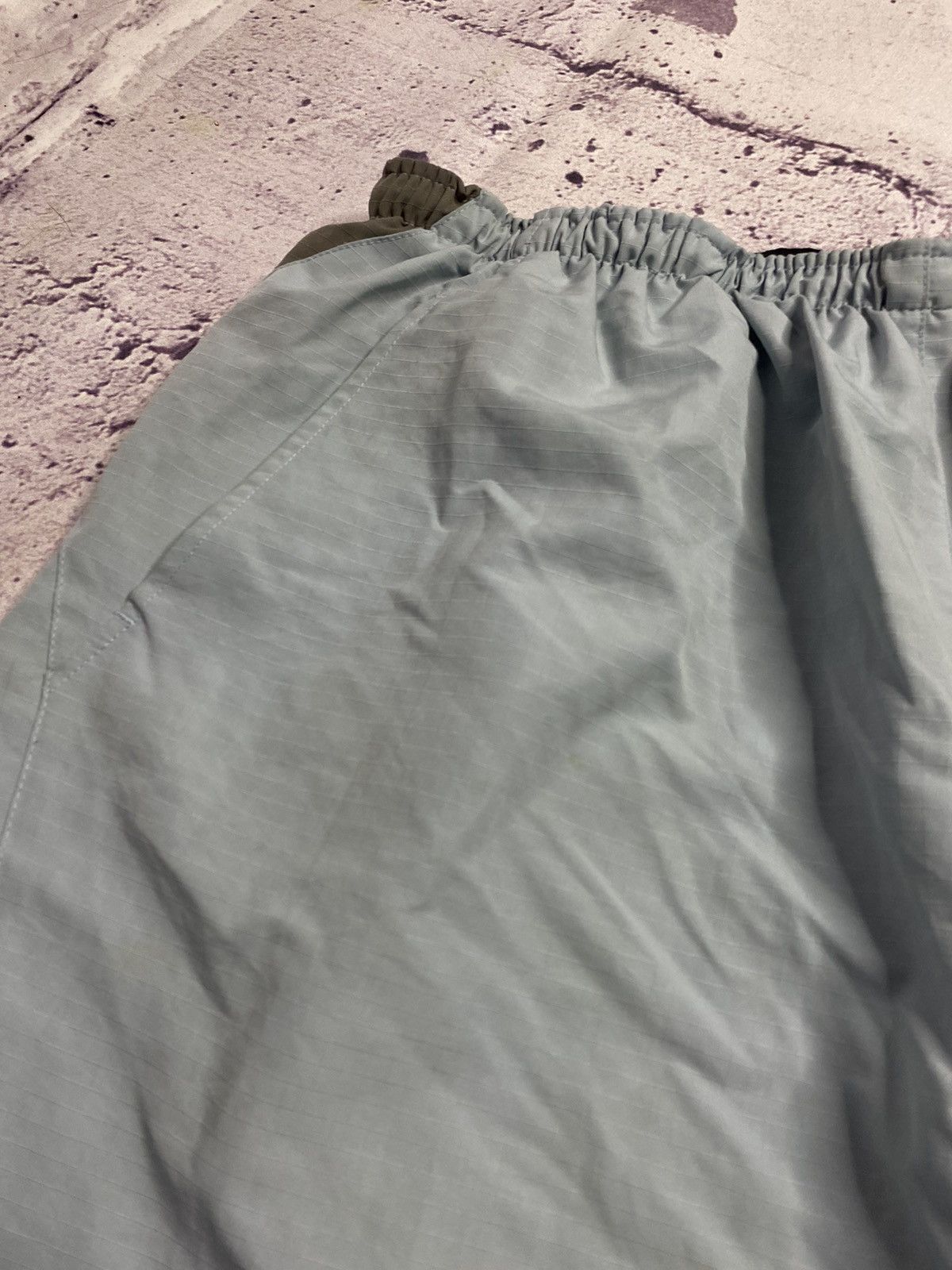 Nike Men's vintage distressed Nike y2k shorts vintage Size US 38 / EU 54 - 10 Thumbnail